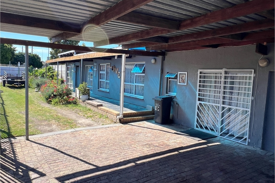 4 Bedroom Property for Sale in Windsor Park Western Cape